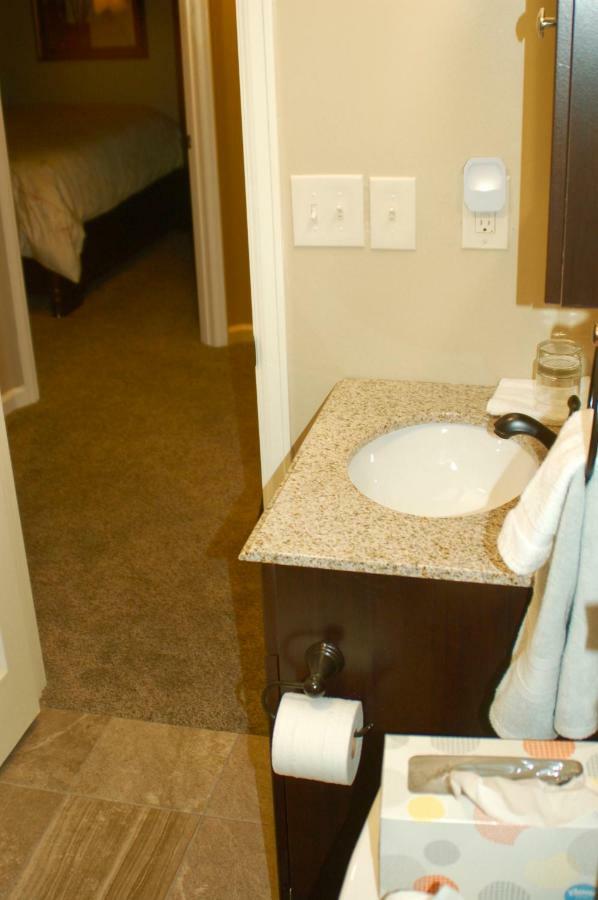 Blue Bear Den 3Br 2Ba Dtc Private Apt Hot Tub Eksteriør bilde